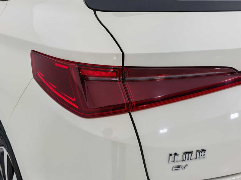 BYD BYD e2 2023