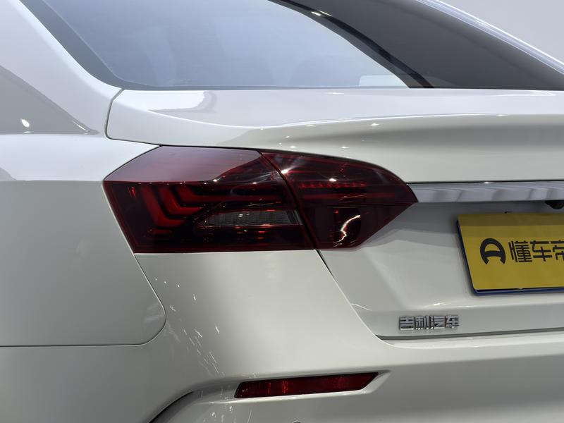 Geely Emgrand 2021