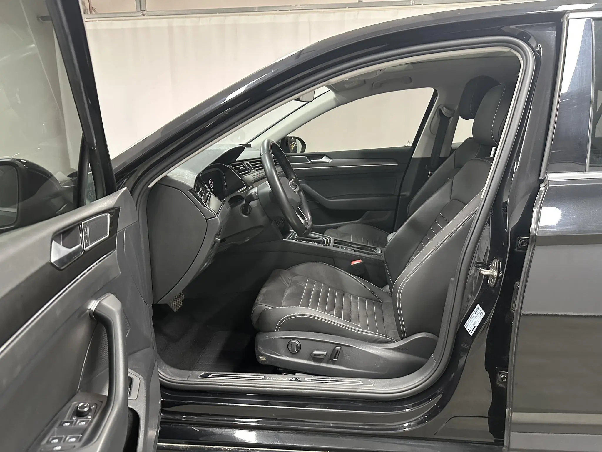 Volkswagen Magotan 330TSI DSG Luxury