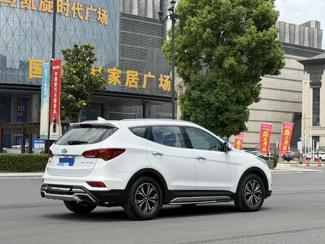 Hyundai Shengda 2.0T automatic two-wheel drive intelligent 7-seater