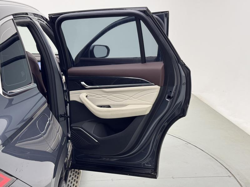 Geely Emgrand L 2024