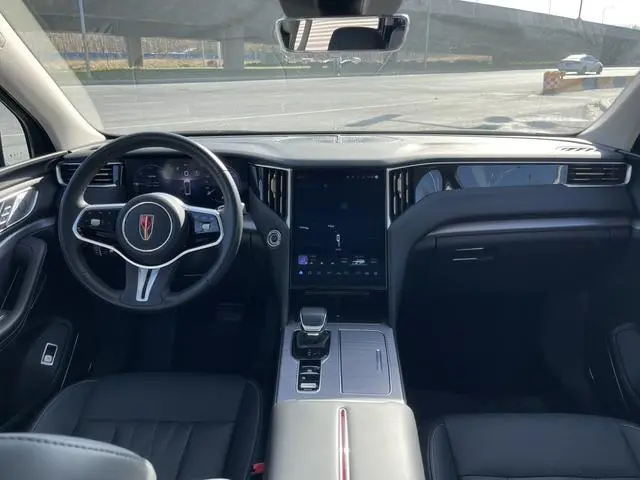 Hongqi Hongqi HS7 PHEV 2.0T four-wheel drive Qichang version 6 seats