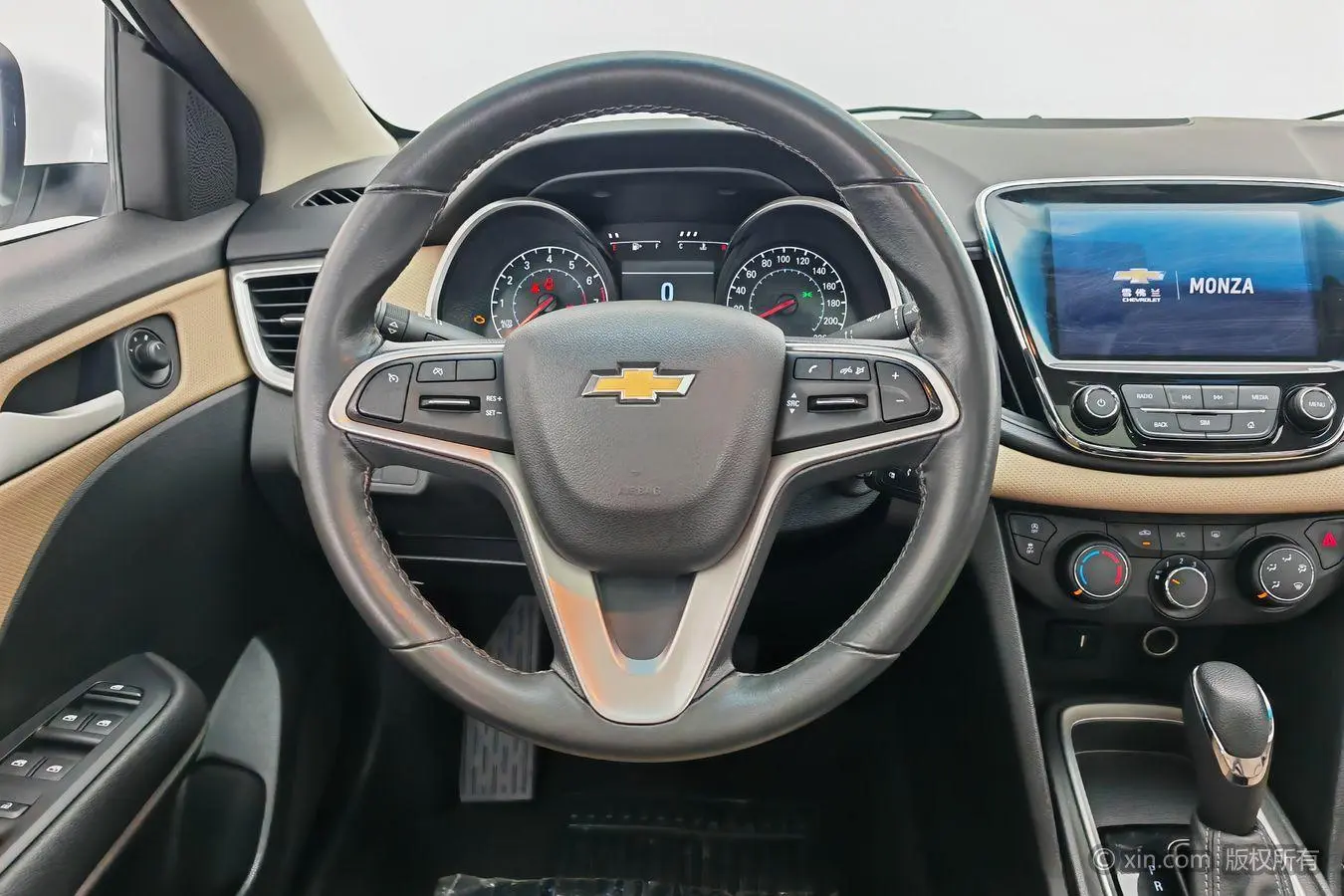 Chevrolet Cruze 320 automatic Enjoy Skylight version