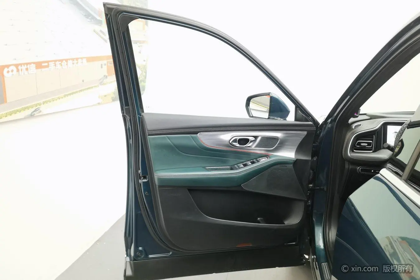 GAC Trumpchi GS8 Pilot Series 2.0 TGDI two-wheel drive Premium Edition 6-seater