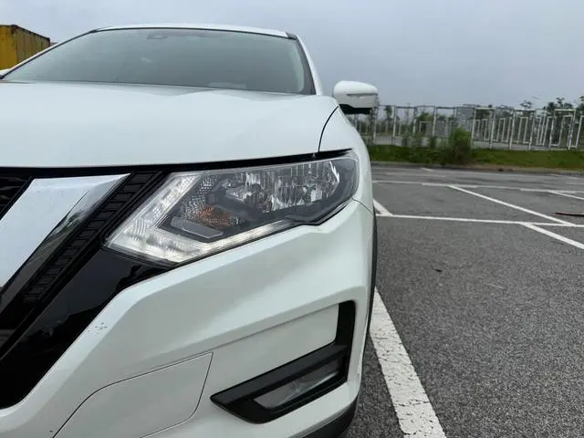 Nissan Qijun 2.0 L XL ITS 3rows CVT 2WD Zhilian seven-seater comfort edition
