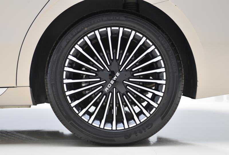 Roewe Roewe M7 DMH 2025