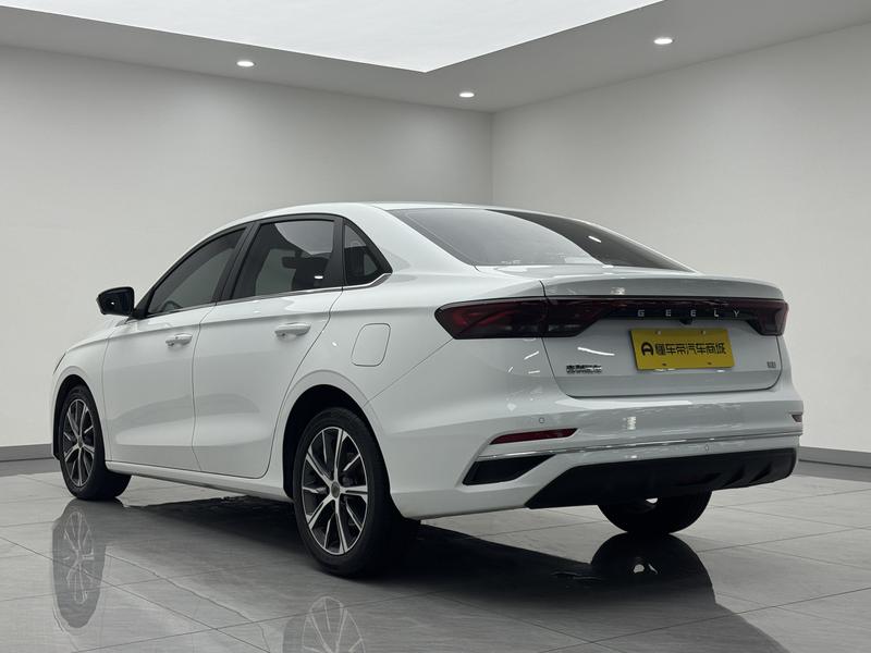 Geely Emgrand 2022