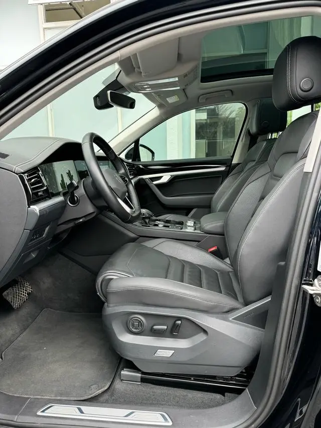 Volkswagen Touareg 3.0 TSI Ruixiang Edition Yao Black Sports Suit