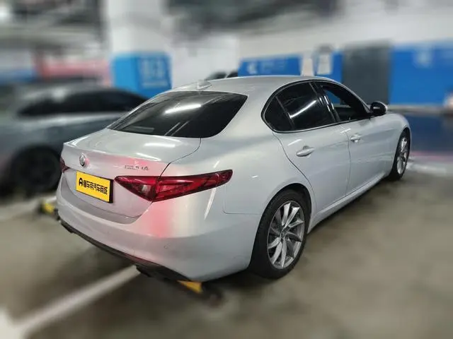 Alfa Romeo Giulia 2.0T 280HP Ti driving control version
