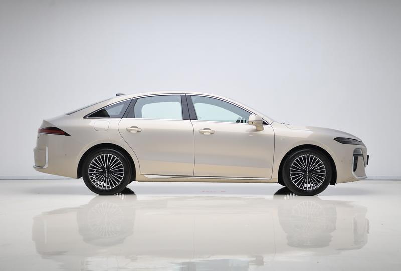 Roewe Roewe M7 DMH 2025