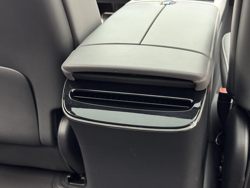 Voyah Lantu Chasing Light PHEV 2024