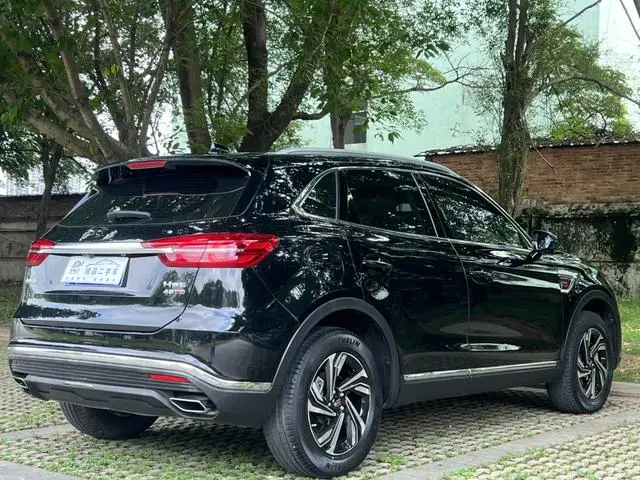 Hongqi Hongqi HS5 Facelift 2.0T Zhilian flag enjoy four-wheel drive version