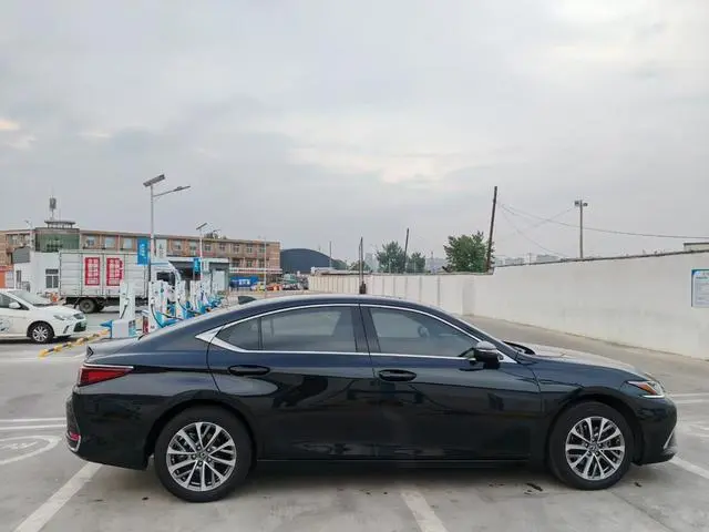 Lexus Lexus ES 200 Excellent Edition