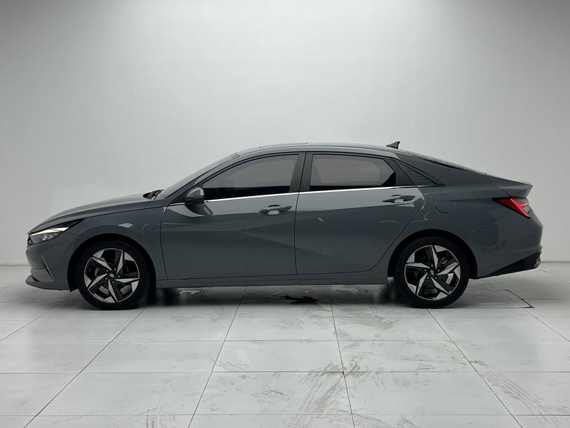 Hyundai Elantra 2022