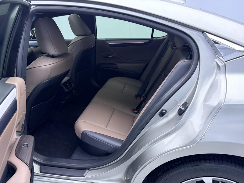 Lexus Lexus ES 2025