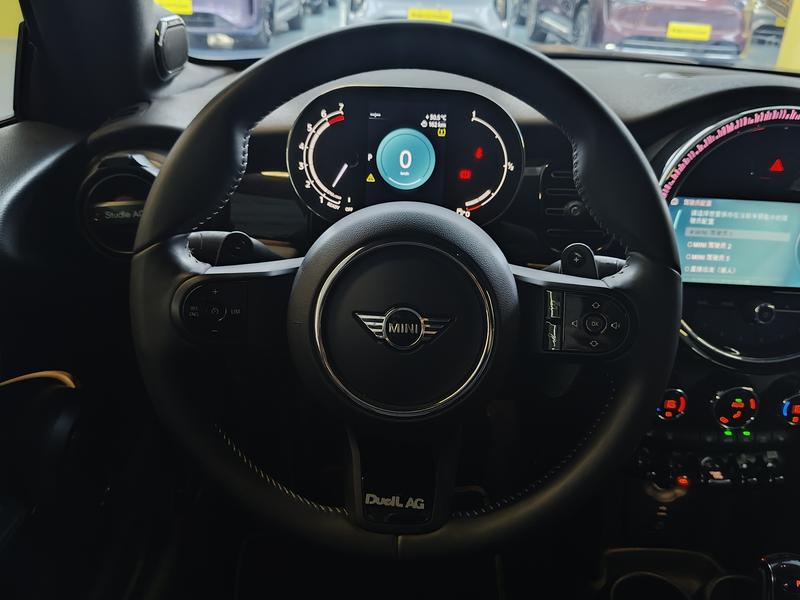 MINI MINI 2023