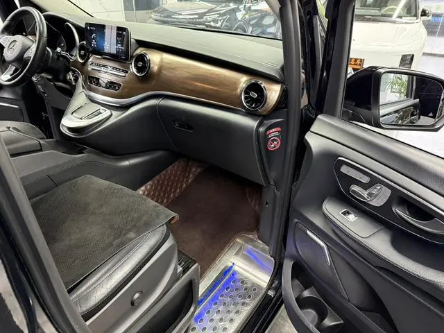 Mercedes-Benz Mercedes-Benz V-class V 260 L Long Wheelbase Premium Edition