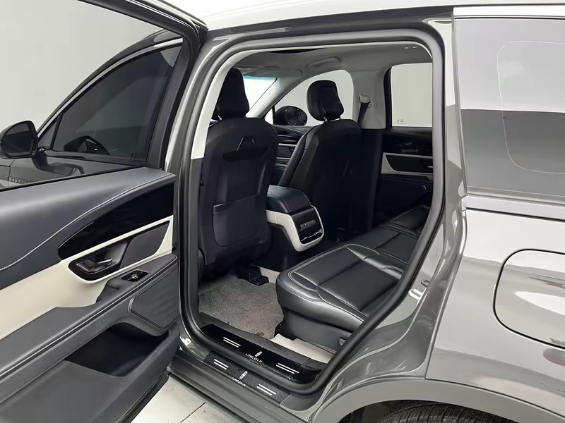 Lincoln Voyager 2023