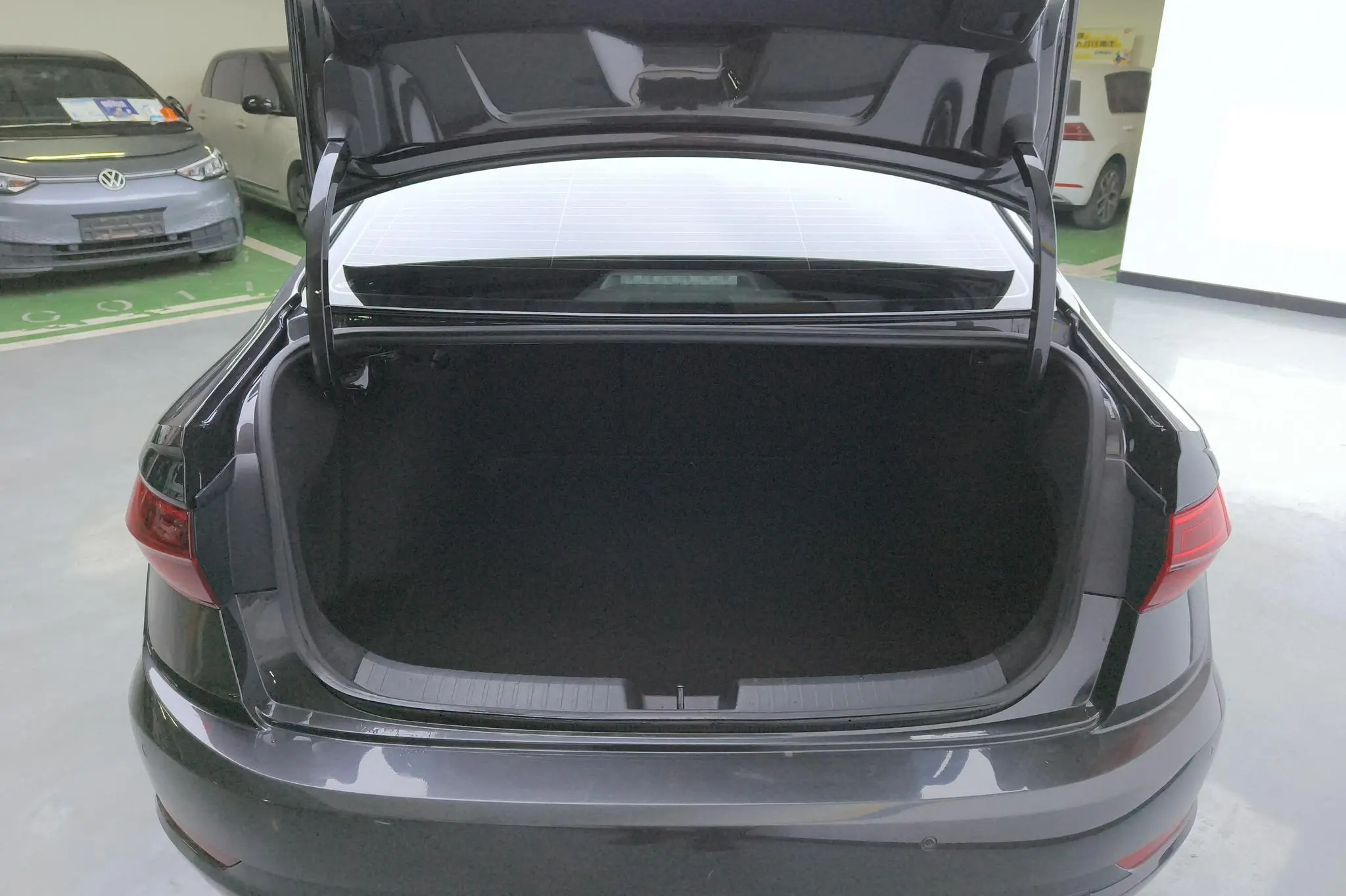 Volkswagen Sagitar 280TSI DSG Flying Edition