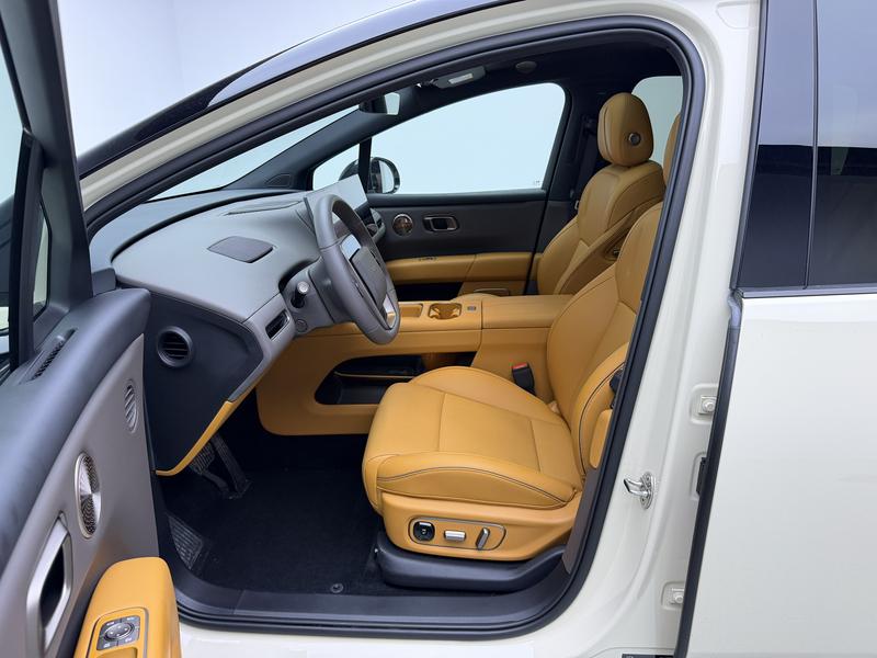 Li Auto Ideal i6 2025