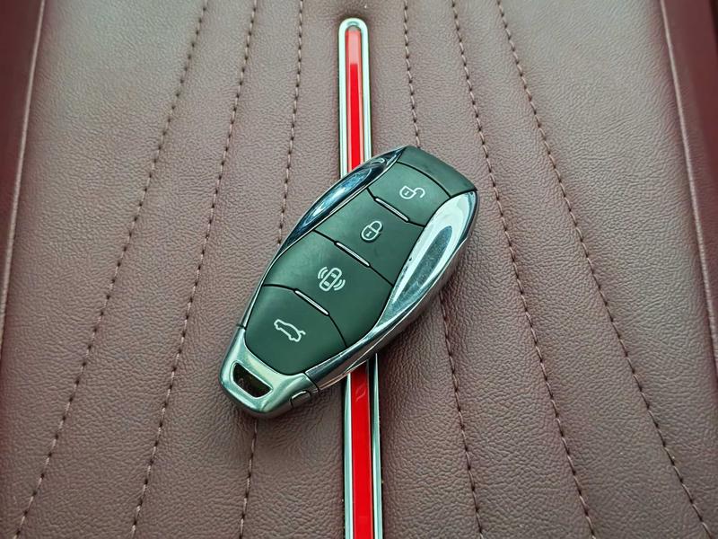 Hongqi Red Flag H5 2025