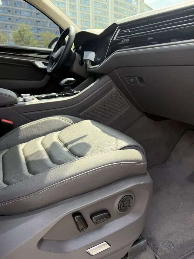 Volkswagen Touareg 3.0 TSI Ruixiang Edition Classic Sports Suit