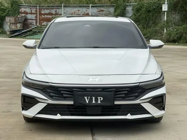 Hyundai Elantra 1.5L CVT LUX Premium Edition