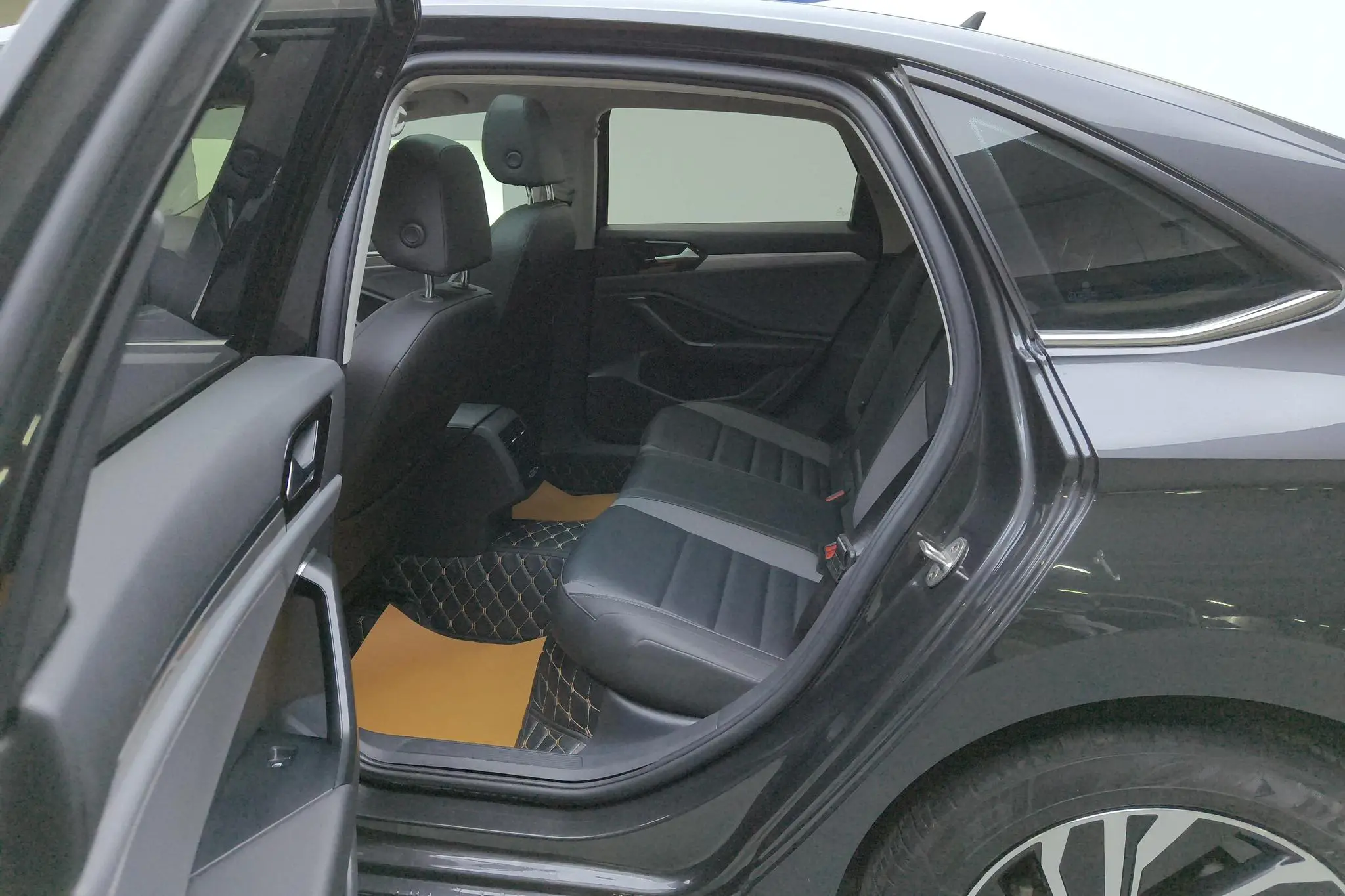 Volkswagen Sagitar 280TSI DSG Flying Edition