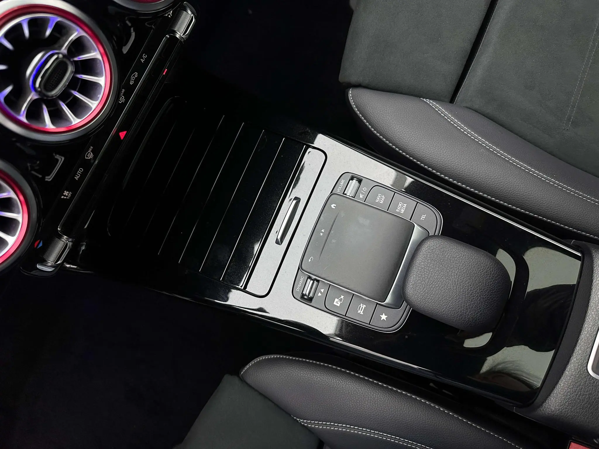 Mercedes-Benz Mercedes-Benz A-class Second facelift A 200 L sports sedan fashion version