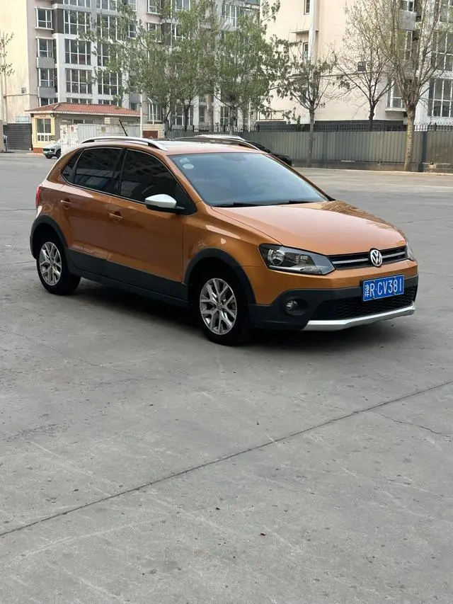 Volkswagen Polo 1.6L Cross Polo automatic