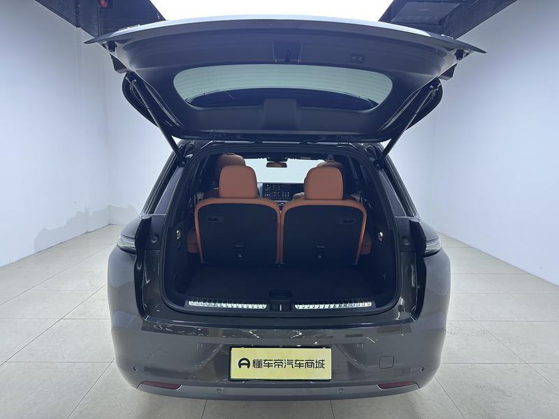 Li Auto Ideal L8 2023