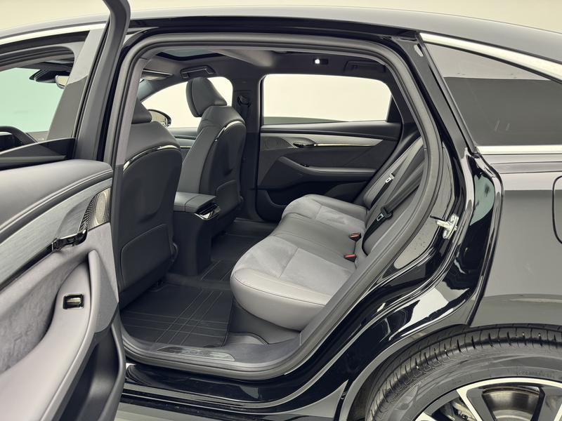 Voyah Lantu Chasing Light PHEV 2024