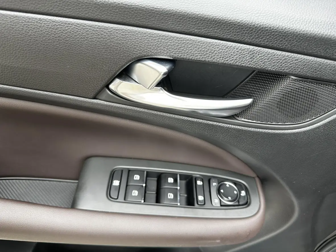 GAC Trumpchi M6 270T automatic Premium Edition 6-seater Country VI
