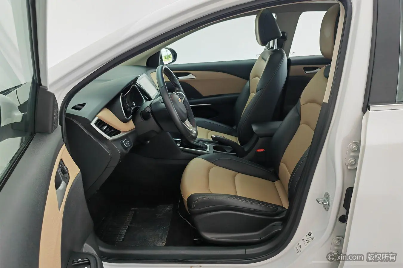 Chevrolet Cruze 320 automatic Enjoy Skylight version