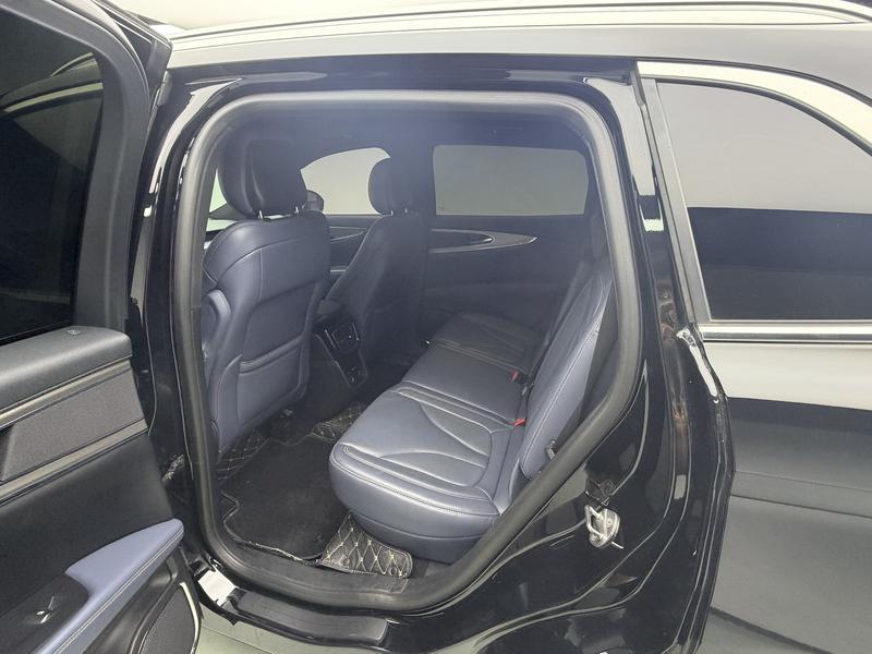 Lincoln Voyager 2021