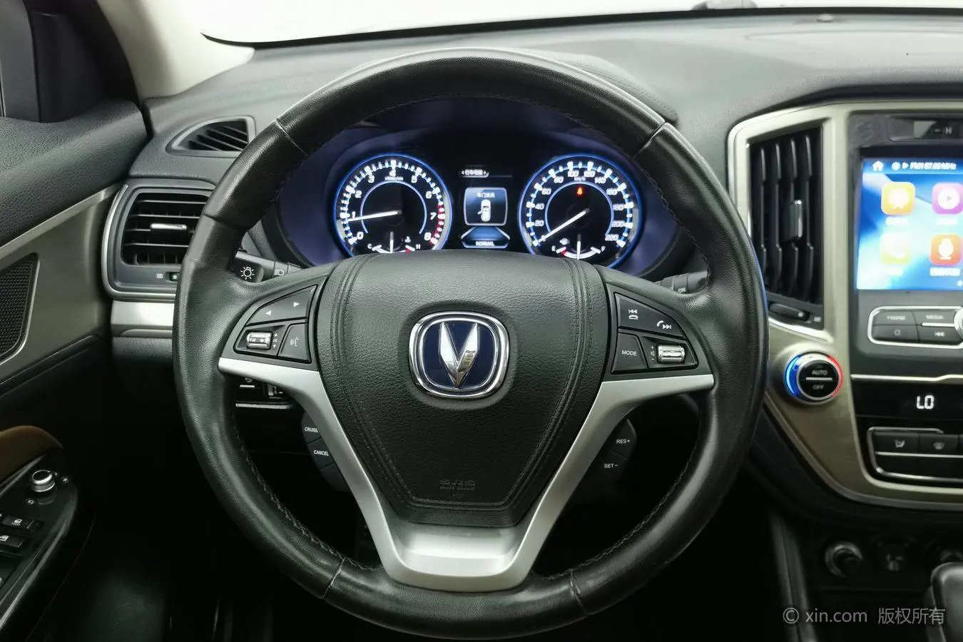 Changan Changan CS95 2.0T two-wheel drive Zhiyuan version