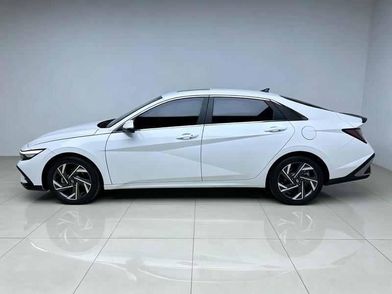 Hyundai Elantra 2023