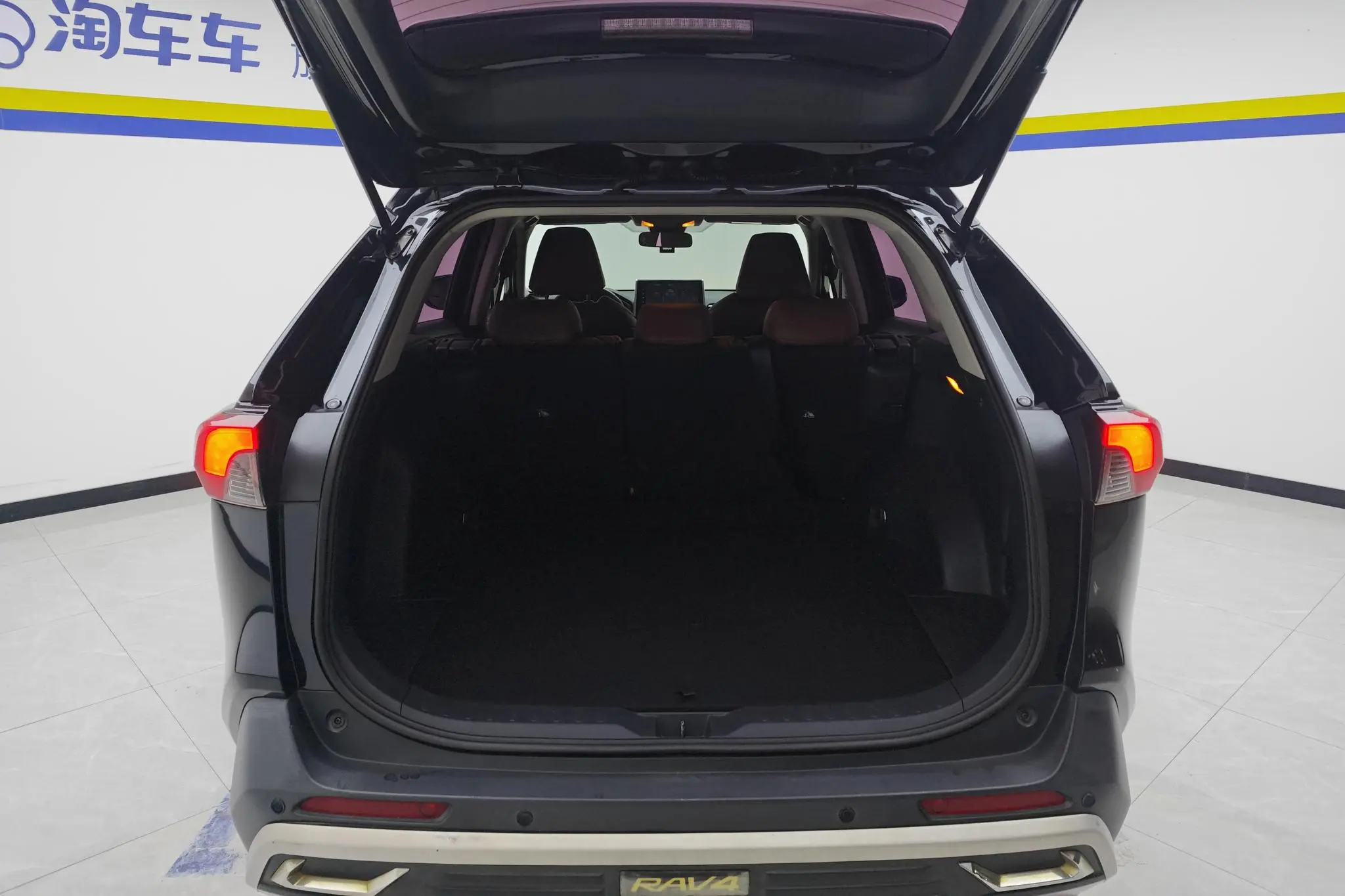 TOYOTA RAV4 Rongfang 2.0L CVT two-wheel drive fashion version