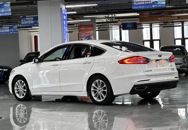 Ford Mondeo EcoBoost 200 intelligent control Fashion type country V