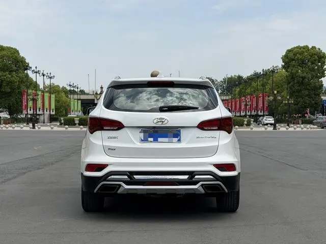 Hyundai Shengda 2.0T automatic two-wheel drive intelligent 7-seater