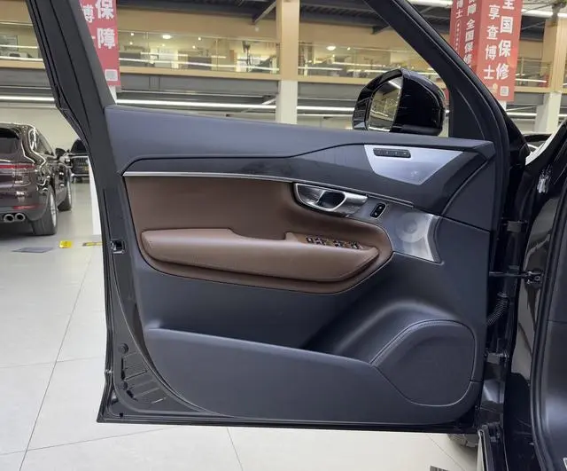 Volvo Volvo XC90 PHEV E-drive hybrid T8 Zhizun Deluxe Edition 7 Seats
