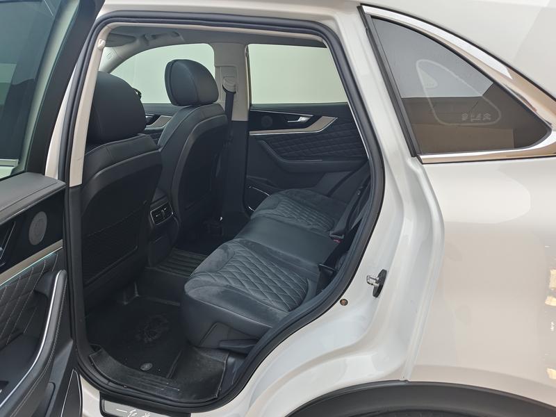 Hongqi Red Flag HS5 2019