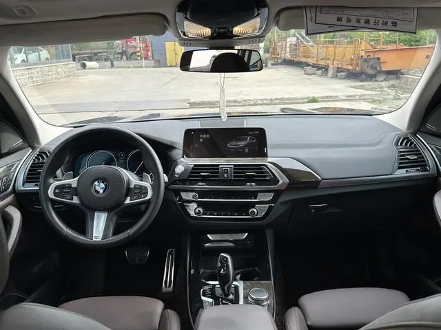 BMW BMW X3 xDrive30i leading M sports suit country V