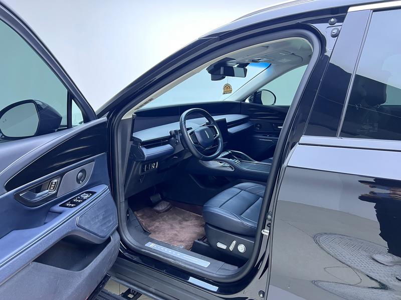 Lincoln Voyager 2023
