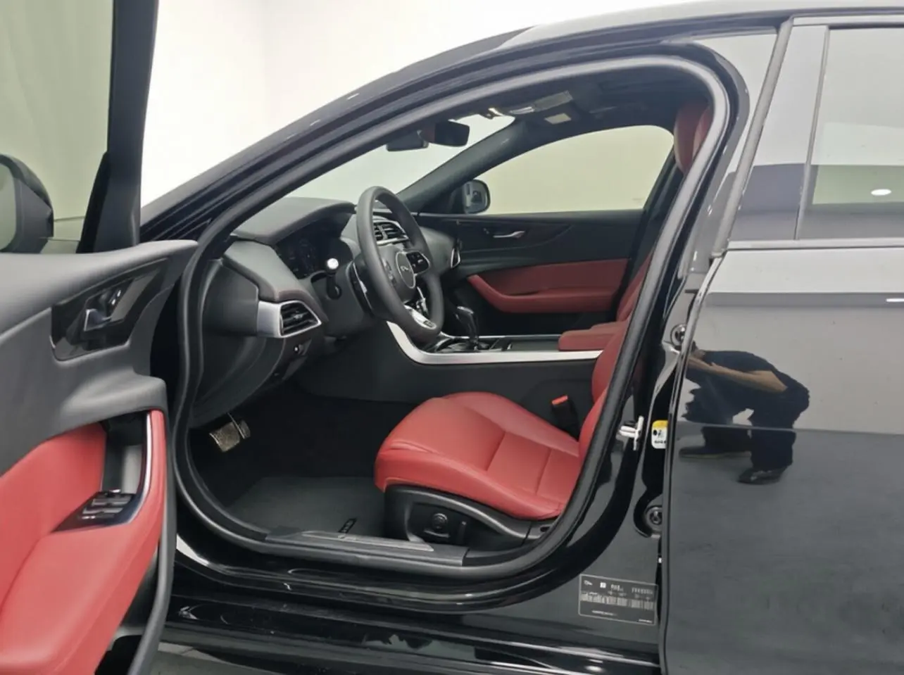 Jaguar Jaguar XEL 2.0T 250PS Yao Black Sports Edition