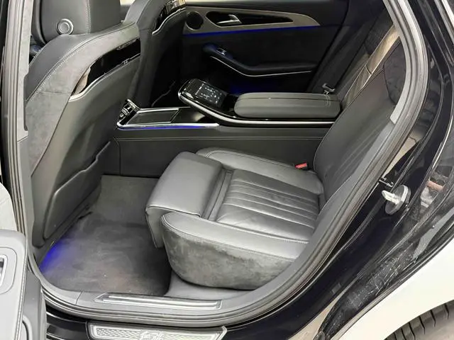 Hongqi Hongqi H9 3.0T Zhilian flag collar four-seater version