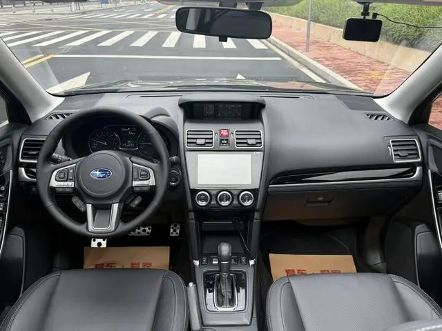 Subaru FORESTER Forester 2.5i Premium Navigation Version