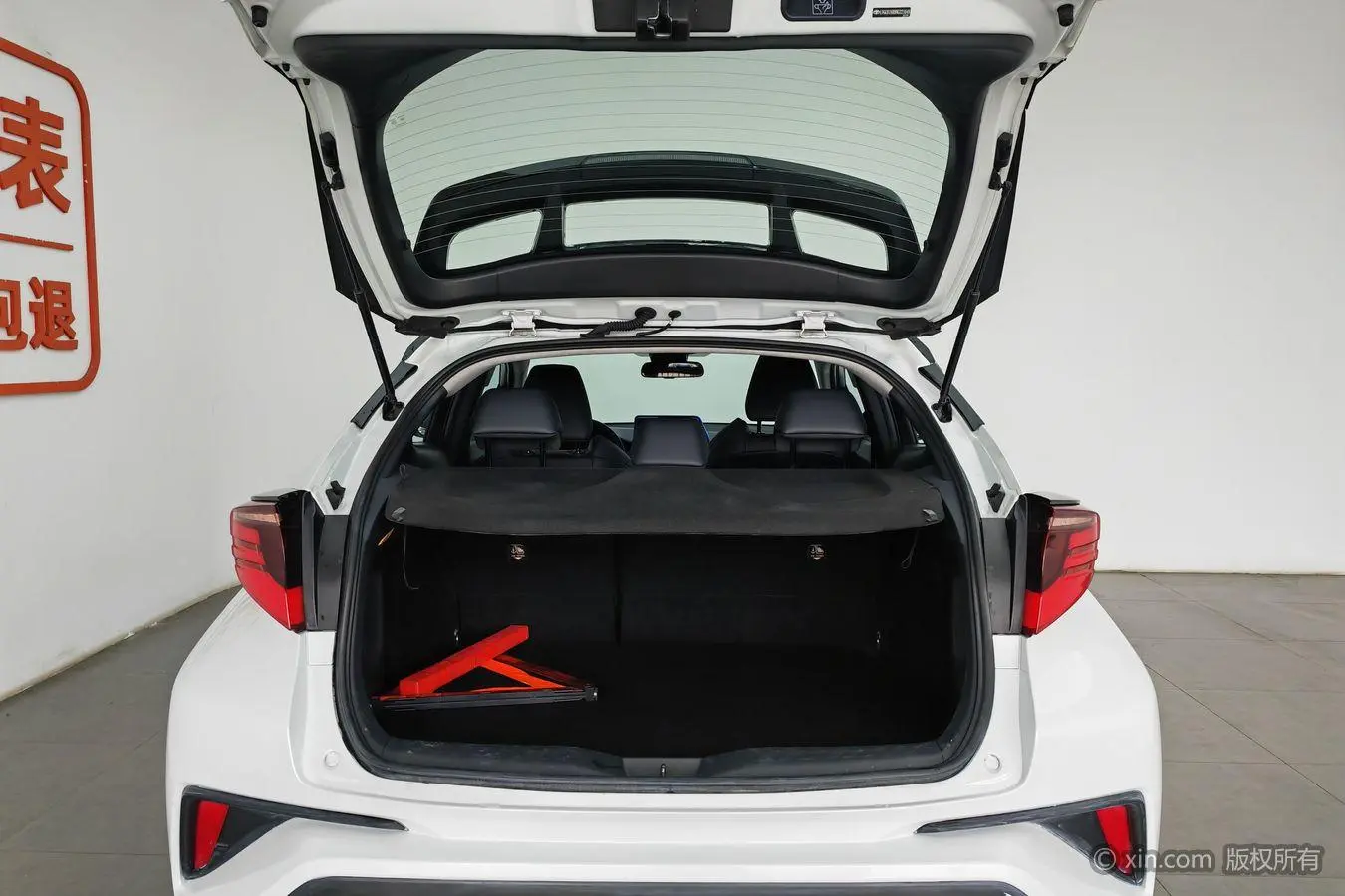 TOYOTA Toyota C-HR 2.0L Deluxe Edition