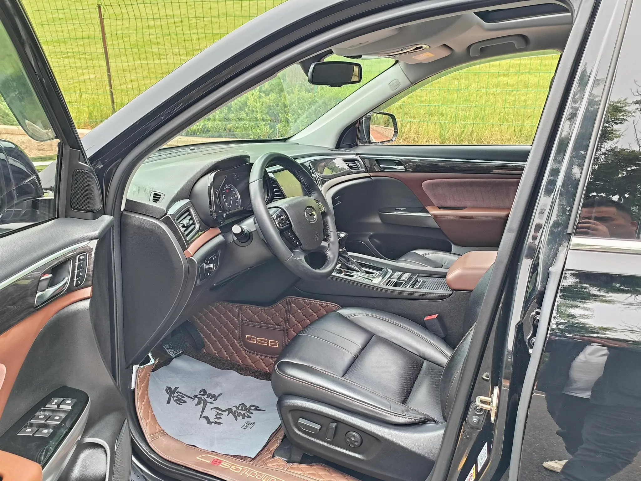 GAC Trumpchi GS8 320T two-wheel drive luxury Zhilian Edition 7 seats