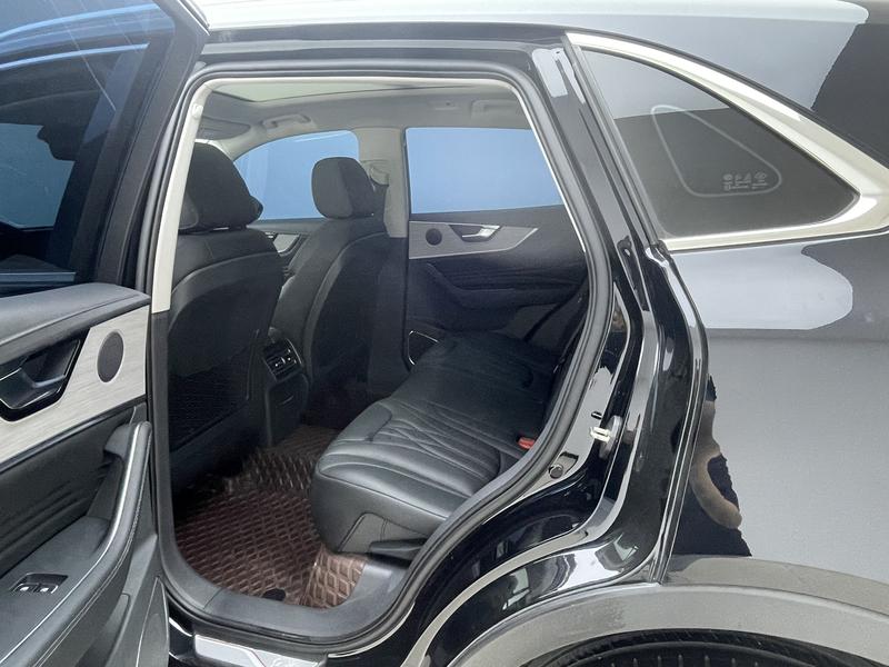 Hongqi Red Flag HS5 2025
